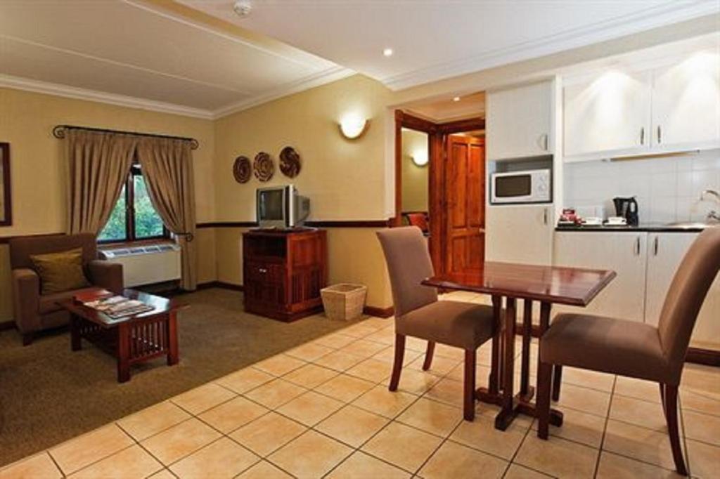 Peermont Mondior Hotel Gaborone Exterior photo