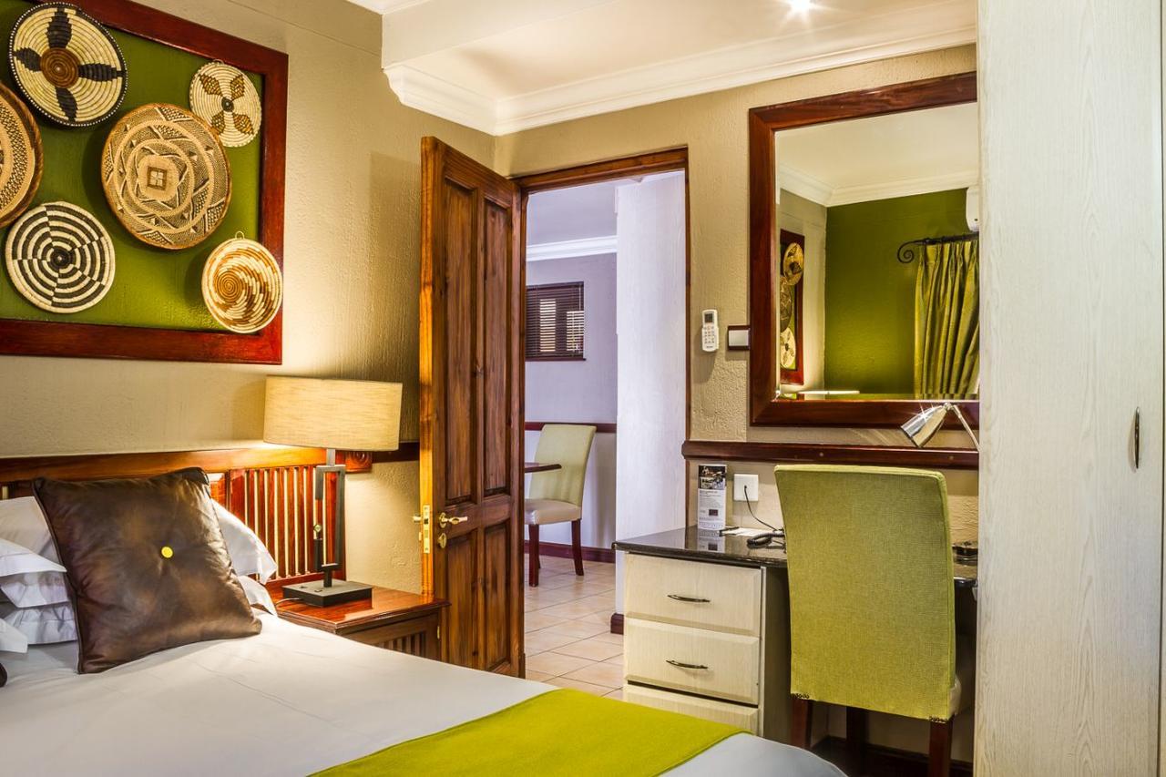 Peermont Mondior Hotel Gaborone Exterior photo
