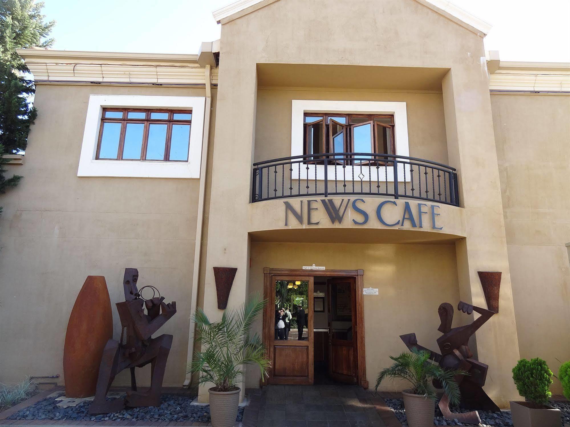 Peermont Mondior Hotel Gaborone Exterior photo