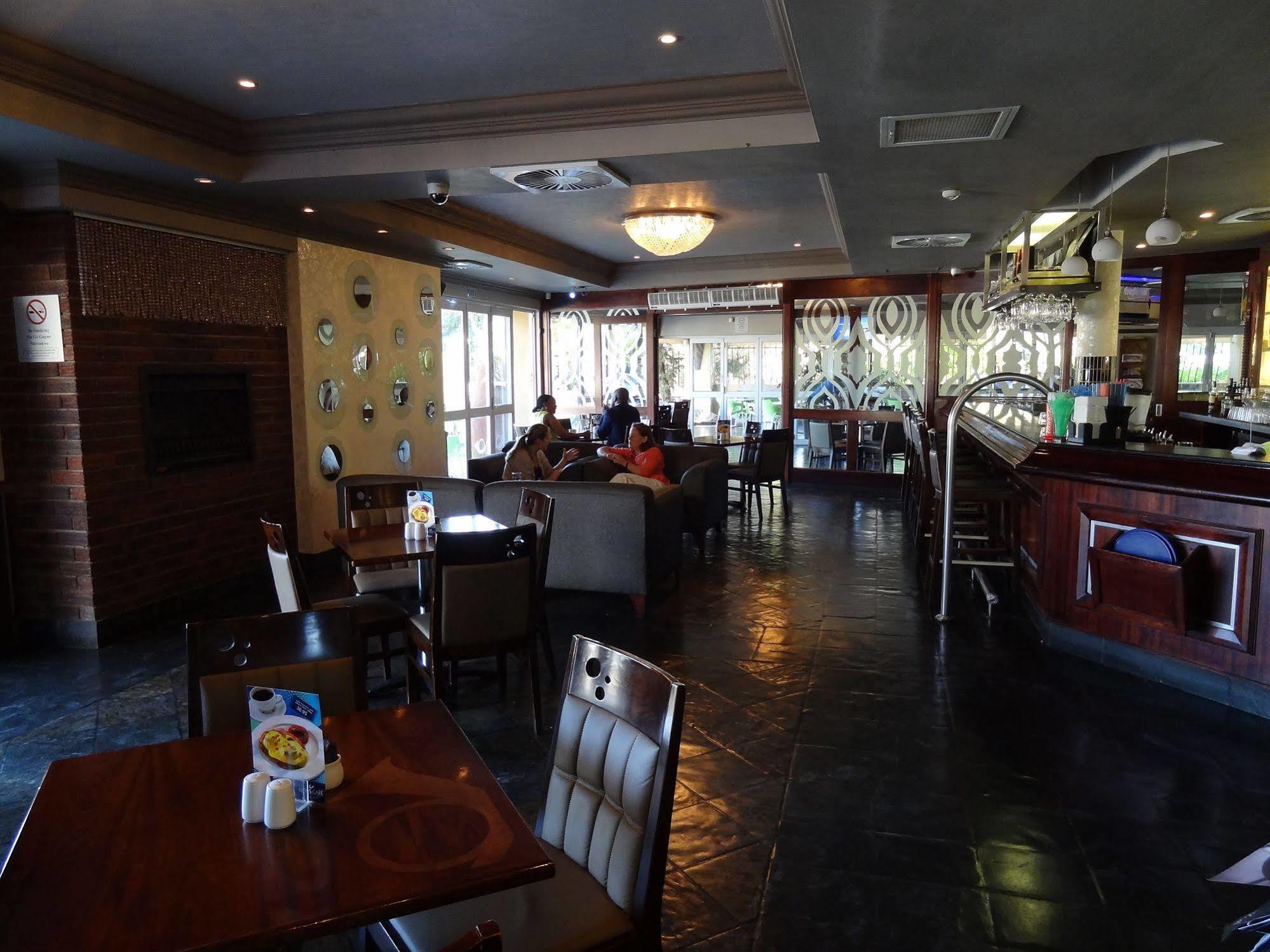 Peermont Mondior Hotel Gaborone Exterior photo